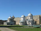Храмовый комплекс внутри крепости — Успенский собор и Никольская церковь