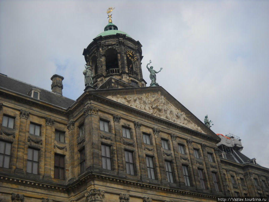 Фрагмент фасада дворца Амстердам, Нидерланды