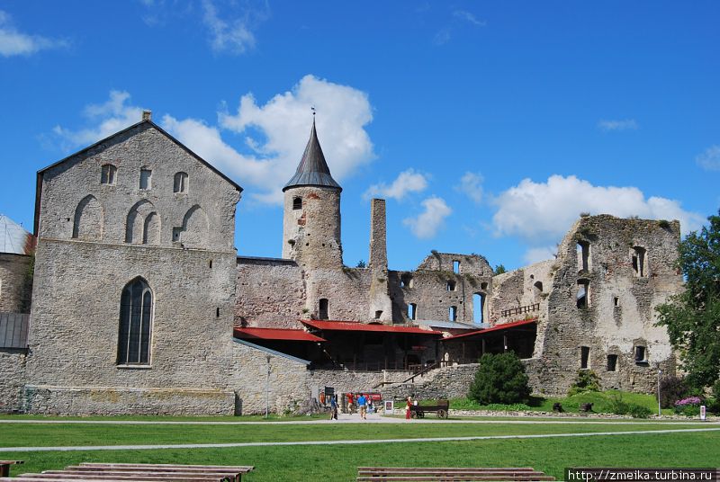Главная достопримечательность города — Замок Епископа, основанный в 13 веке Хаапсалу, Эстония