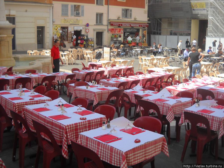 Ряды и колонны Ницца, Франция Ряды и колонны Ницца, Франция