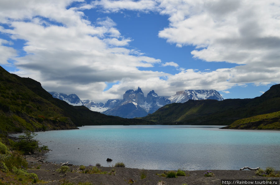 Первое озеро Национальный парк Торрес-дель-Пайне, Чили