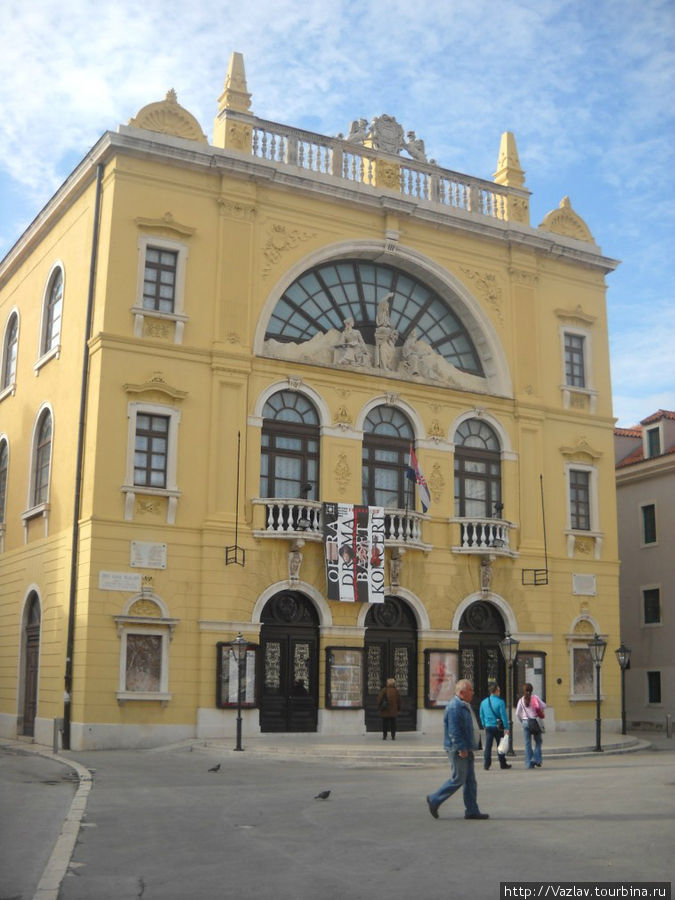 Фасад театра Сплит, Хорватия