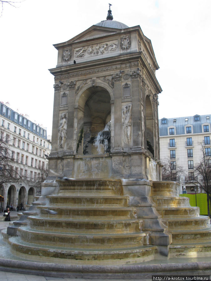 много монументов типа фонтан Париж, Франция