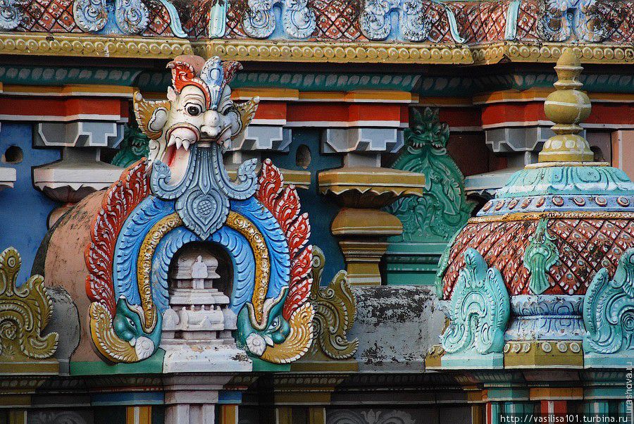 Невероятные гопурамы храма Ранганатхасвами