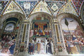 Цикл фресок о жизни и деяниях Энеа Сильвио Пикколомини, папы Пия II, в библиотеке Сиенского собора. В центре фреска — Папа Пий II причисляет Екатерину Сиенскую к лику святых