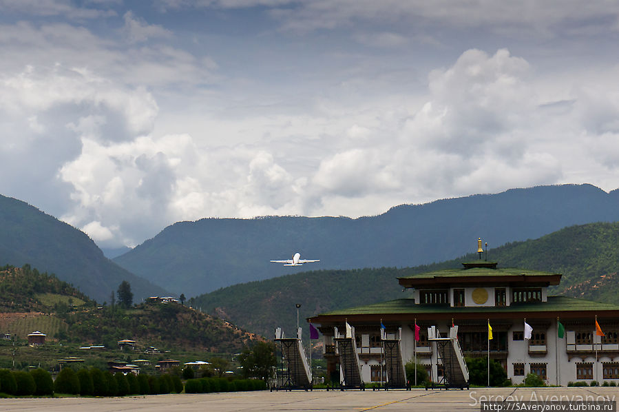 Взлёт в Паро Бутан