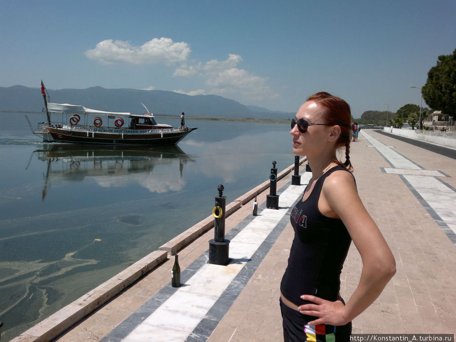 набережная озера Кёйджегиз, Турция