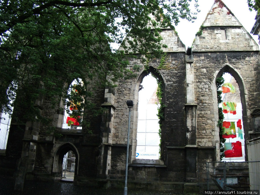 Стены церковного двора церкви святого Эгидия Ганновер, Германия