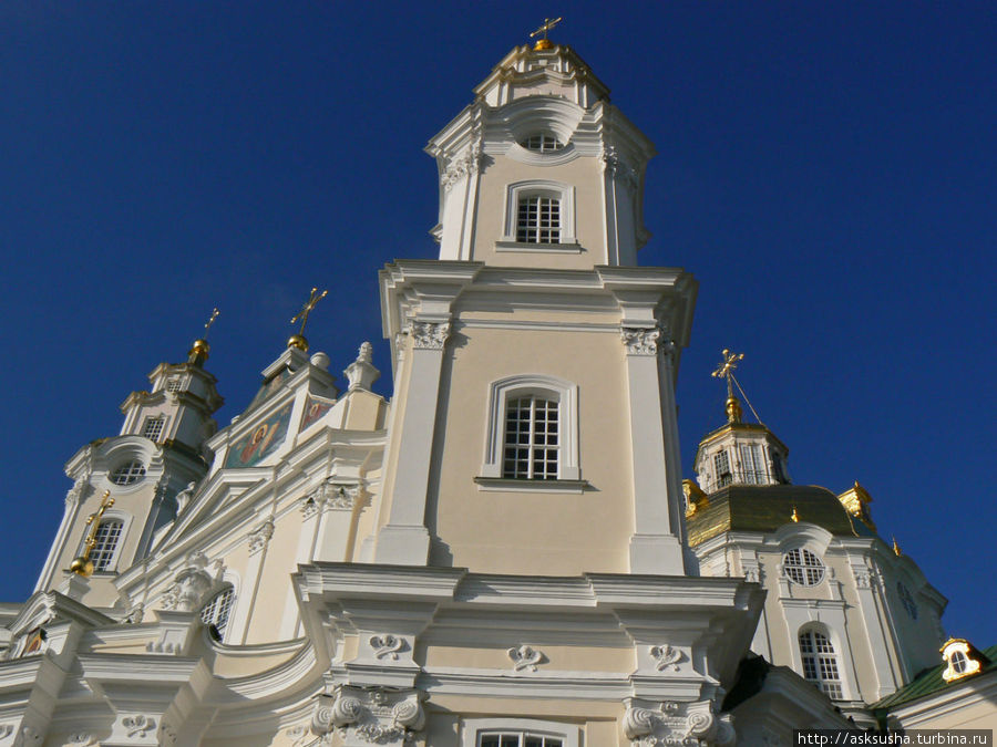 Фрагмент фасада Успеского собора Почаев, Украина