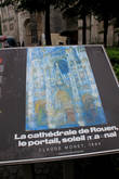 Рядом стенд с копией картины К.Моне, чтобы мы могли взглянуть на собор его глазами. Получится?