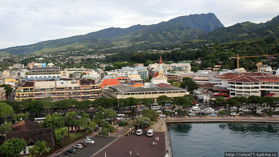 8. Центр Папеэте. Католическая церковь и жизнь вокруг неё. 8. Центр Папеэте. Католическая церковь и жизнь вокруг неё.