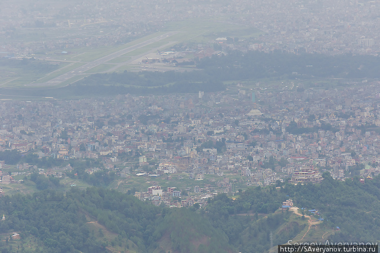 Катманду. Виден аэропорт,