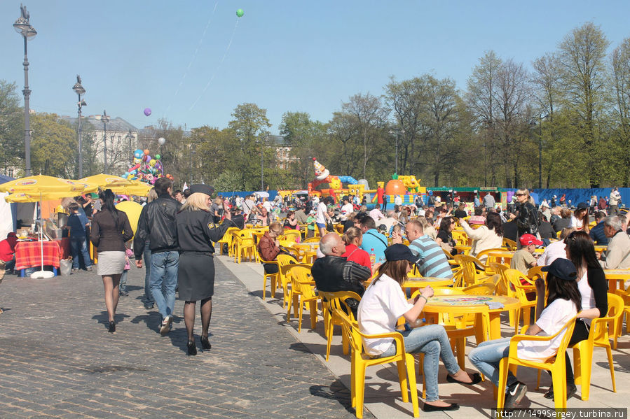 Ложка дёгтя в бочке мёда Кронштадт, Россия Ложка дёгтя в бочке мёда Кронштадт, Россия