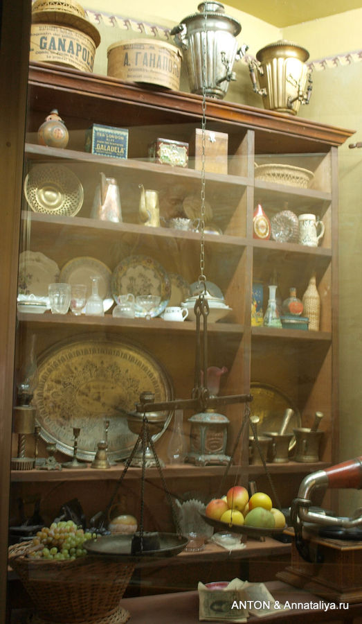 Магазинчик конца 19 — начала 20 века. Магазинчик конца 19 — начала 20 века.