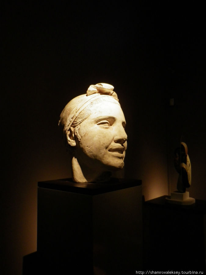Голова скульптуры 