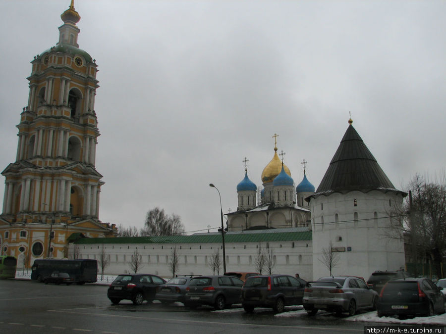 Вид на монастырь с Саринского проезда Москва, Россия