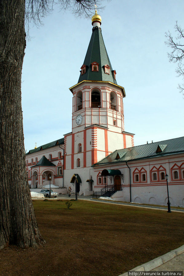 Известный монастырь на тракте Петербург-Москва