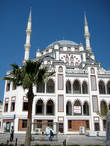 Главная мечеть города Дидима ещё не открылась. Строительство идёт несколько лет, но конец уже виден.