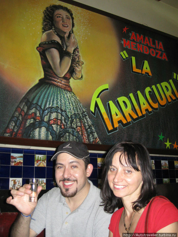 Теперь трое — Адриано, Найоли и Веласкес. Как положено — в руках у мужчины — рюмка текилы (см. инструкцию — Теперь трое — Адриано, Найоли и Веласкес. Как положено — в руках у мужчины — рюмка текилы (см. инструкцию —