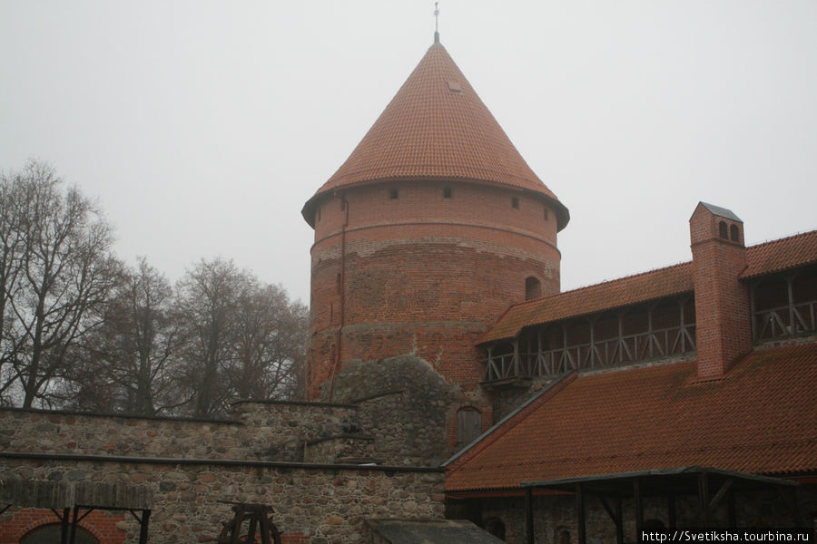 Рыцарский замок в тумане Тракай, Литва
