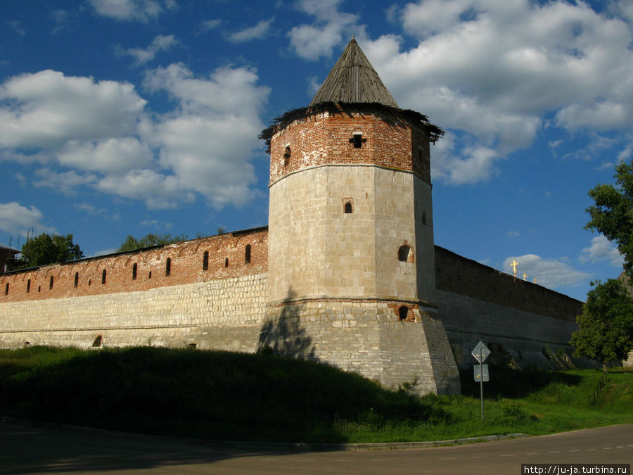 Каменный кремль, сооружённый в 1528—1531 Зарайск, Россия