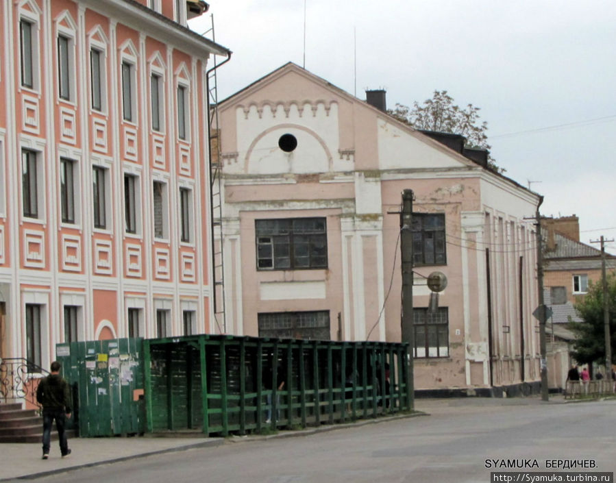 Хоральная синагога. (подробнее здесь http://turbina.ru/authors/Syamuka/travels/view/91072/advices/3/look/62455/) Бердичев, Украина