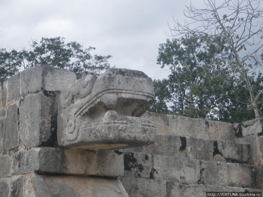 Платформа ягуаров и орлов Чичен-Ица город майя, Мексика