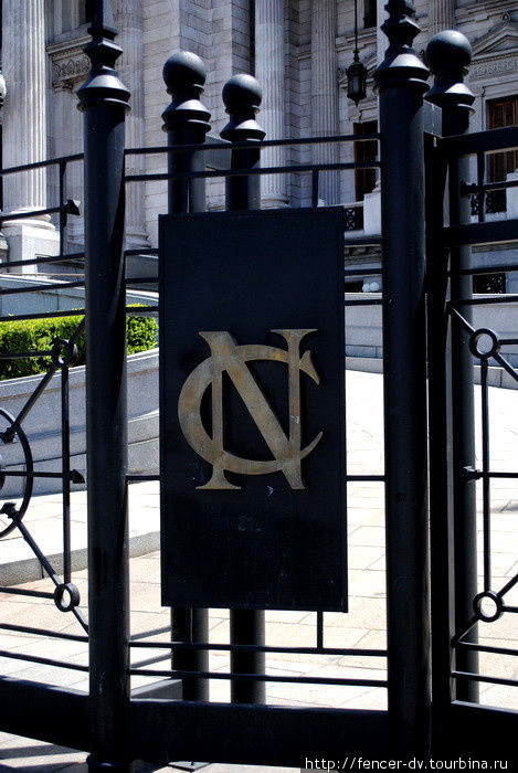 И символ самого Национального Конгресса. Буэнос-Айрес, Аргентина