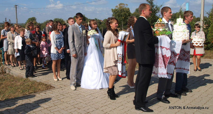 Процессия у церкви. Новоукраинка, Украина