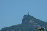 Так видно статую если стоять рядом с Catedral Metropolitana de São Sebastião do Rio de Janeiro.