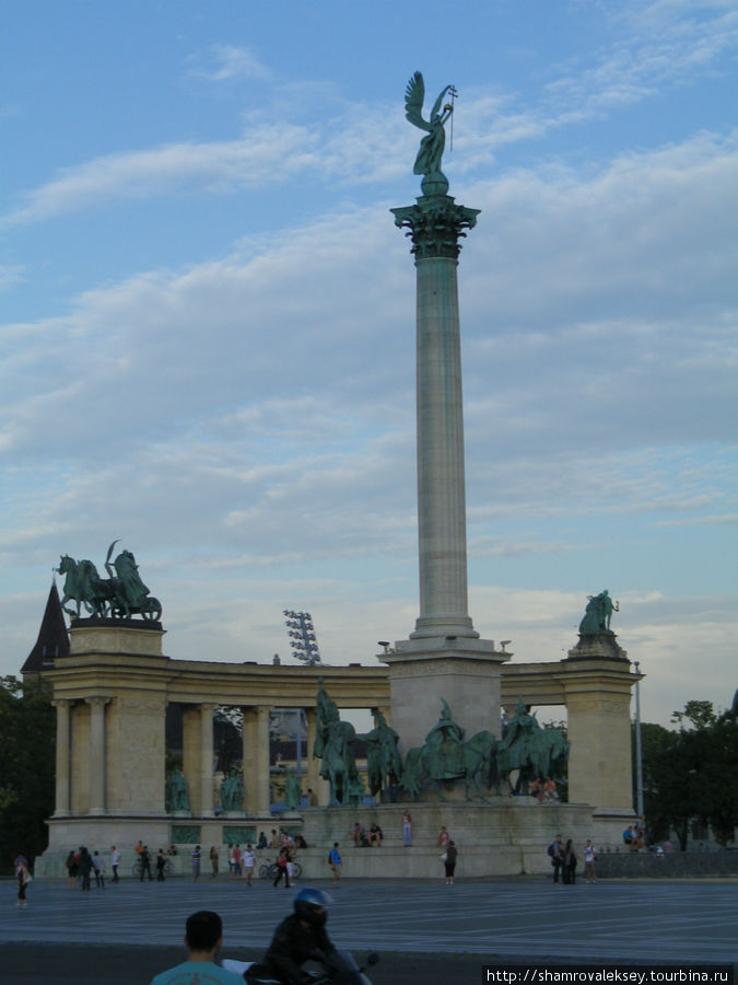 Памятник Тысячелетию Венгрии / Ezredeves emlekmu