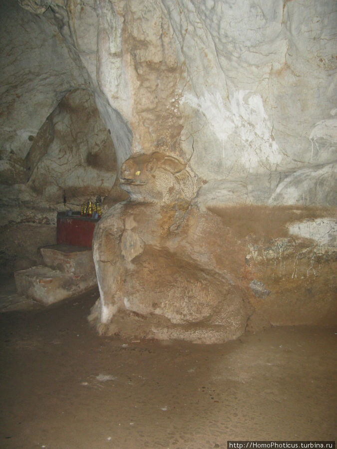 Верхняя пещера Бан-Пак-Оу, Лаос