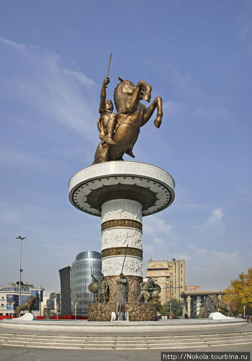 Памятник всаднику на коне (македонская версия) Греки уверены, что это-Александр Македонский Регион Скопье, Северная Македония