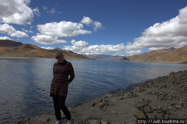 Озеро Ямдрок - одно из самых больших озер Тибета Озеро Ямдрок, Китай