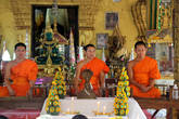 Торжественная служба в монастыре Ват Си Мыанг