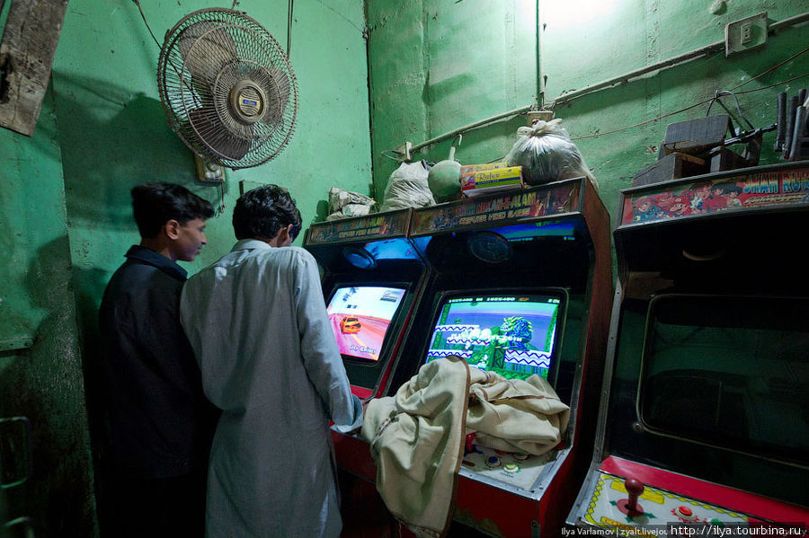 Игровые автоматы. Пешавар, Пакистан