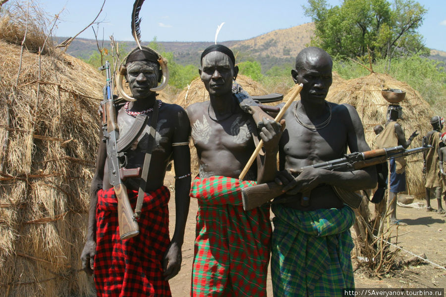 Воины племени мурси. Эфиопия