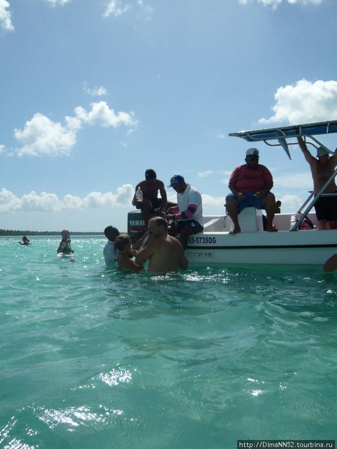 Заправка Ромом в море остров Саона и дель-Эсте Национальный Парк, Доминиканская Республика