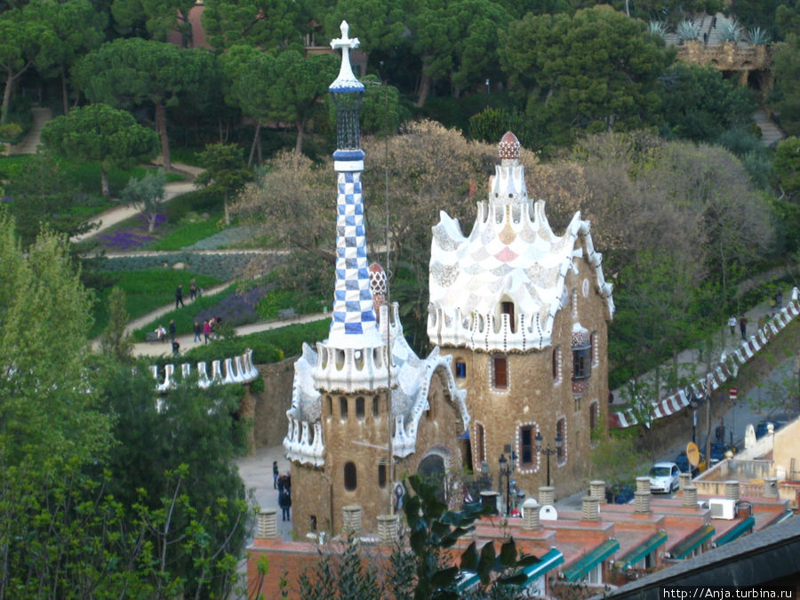 Прянишные домики на входе в парк Гуэль (Гауди) Барселона, Испания