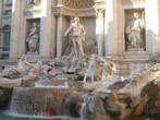 Центральная часть скульптурной композиции, со всем ее великолепием морского компонента римской мифологии