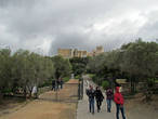 Дорога на Акрополь, видны Пропилеи