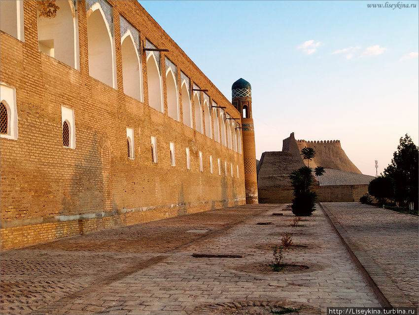Прогулка по вечернему городу Хива, Узбекистан