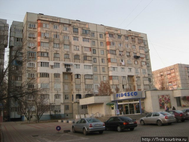 Огромный советский жилмассив, как будто чем-то болевший... Бельцы, Молдова