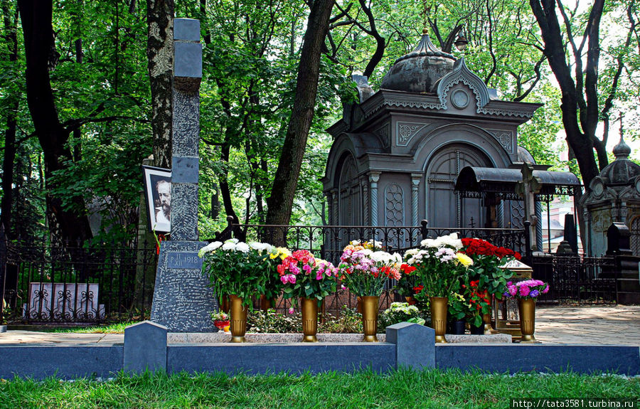 6 августа 2008 года в некрополе Донского монастыря был похоронен русский писатель А. И. Солженицын. Москва, Россия