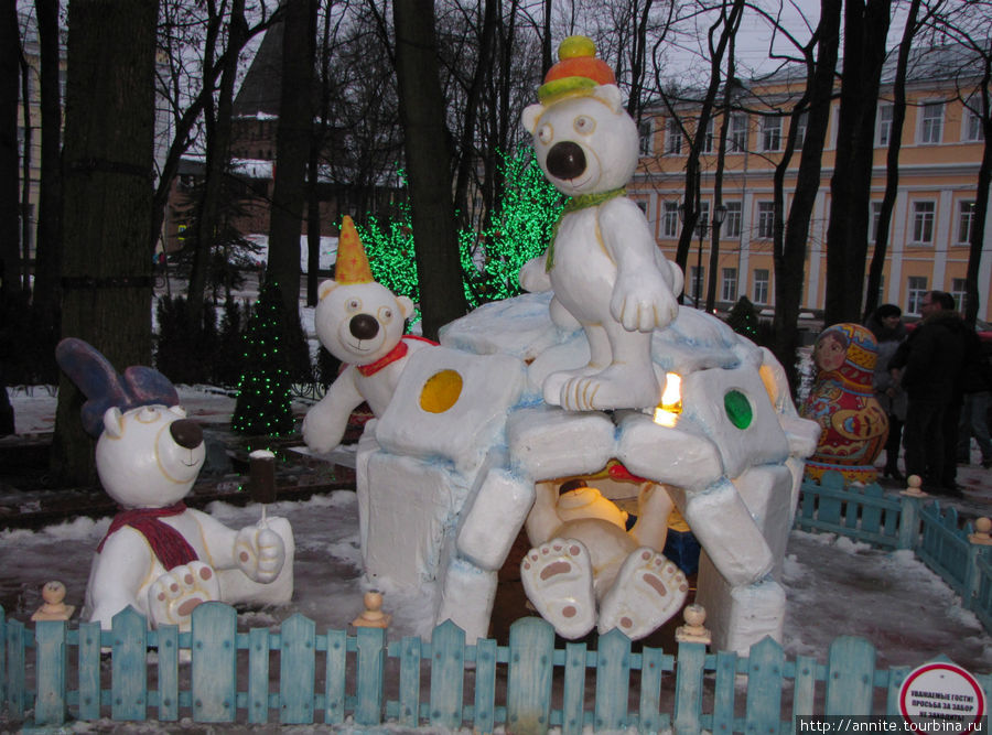 Белые медведи. Смоленск, Россия