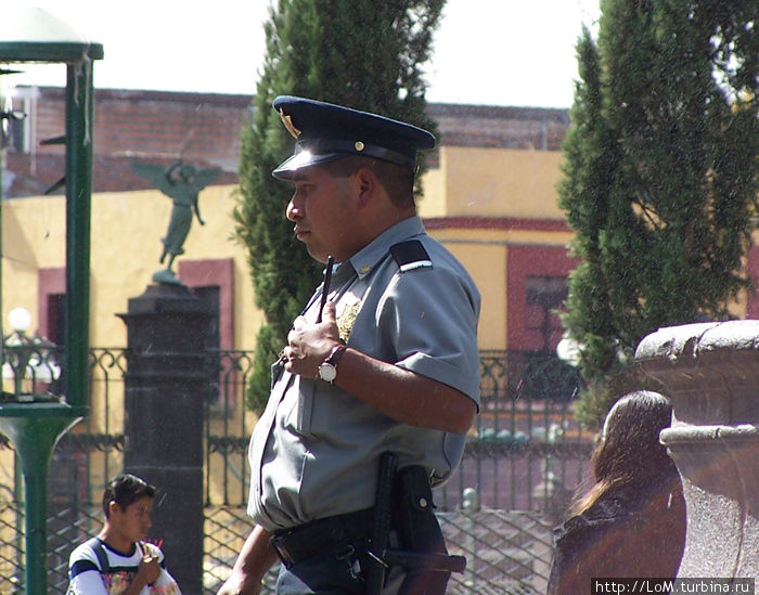 на охране туристов Пуэбла, Мексика на охране туристов Пуэбла, Мексика
