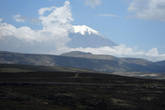 Нереальная громада вулкана Мисти (5822 м), парящая над облаками