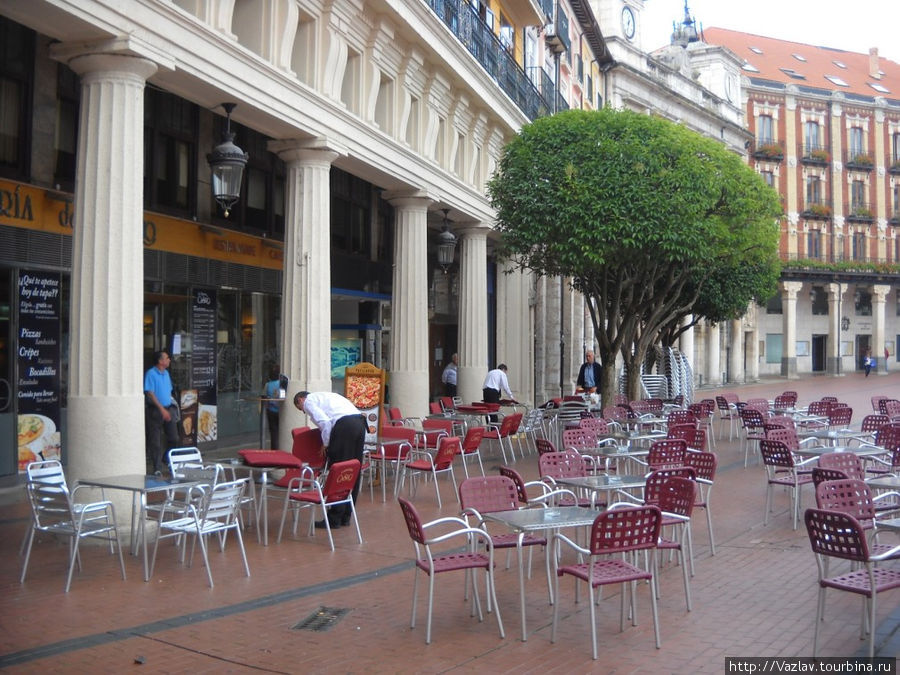Снова ресторанчик Бургос, Испания Снова ресторанчик Бургос, Испания