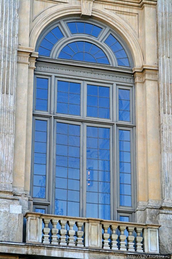Турин в ноябре: окна и рефлексы Турин, Италия