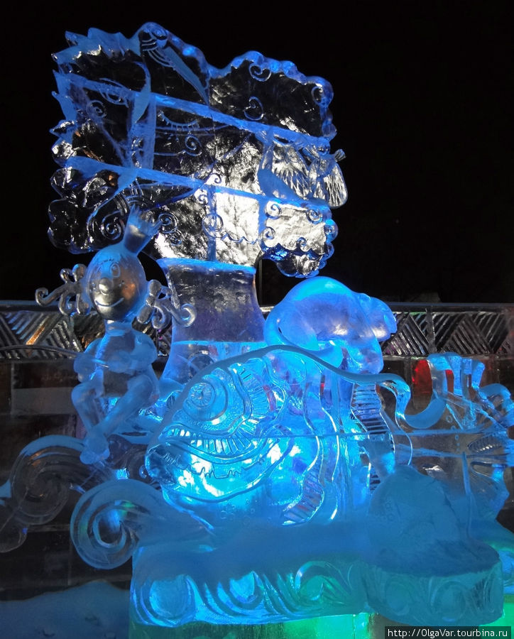 Все фигуры выполнены из настоящего уральского льда Екатеринбург, Россия